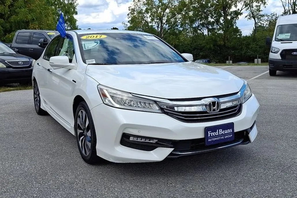 2017 Honda Accord Hybrid Touring photo 1
