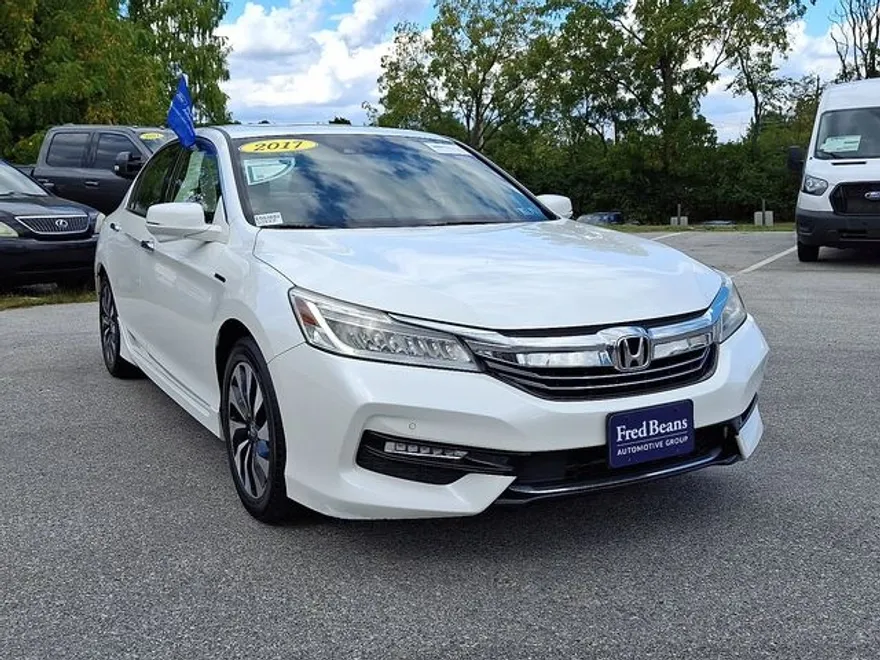 2017 Honda Accord Hybrid Touring photo 1
