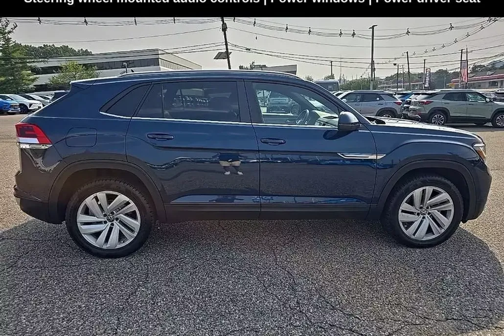 2022 Volkswagen Atlas Cross Sport V6 SE Technology photo 1