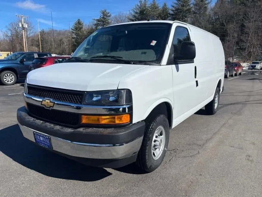 2025 Chevrolet Express Cargo 2500 Base photo 1