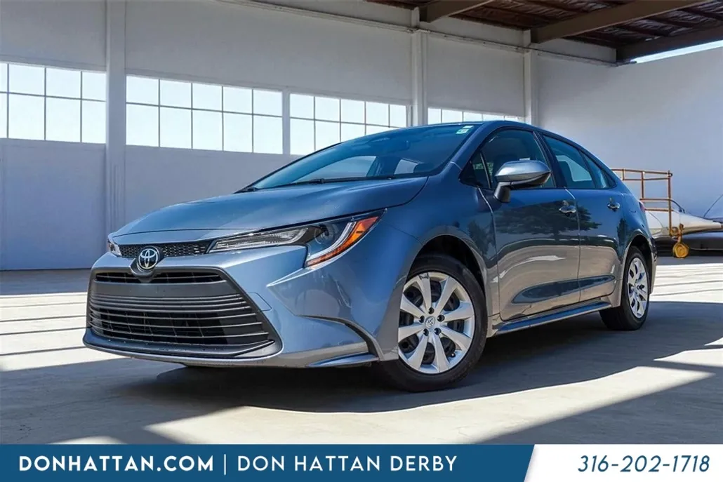 2023 Toyota Corolla LE photo 1