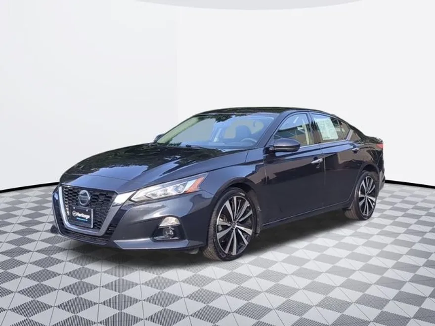 2022 Nissan Altima 2.5 Platinum photo 1