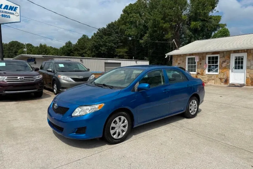 2010 Toyota Corolla LE photo 1