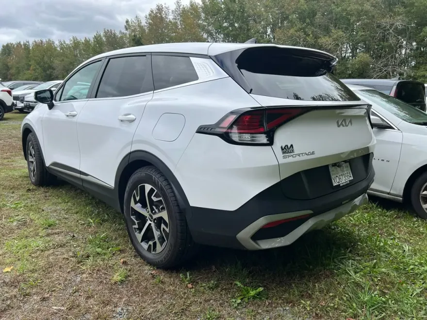 2023 Kia Sportage EX photo 1