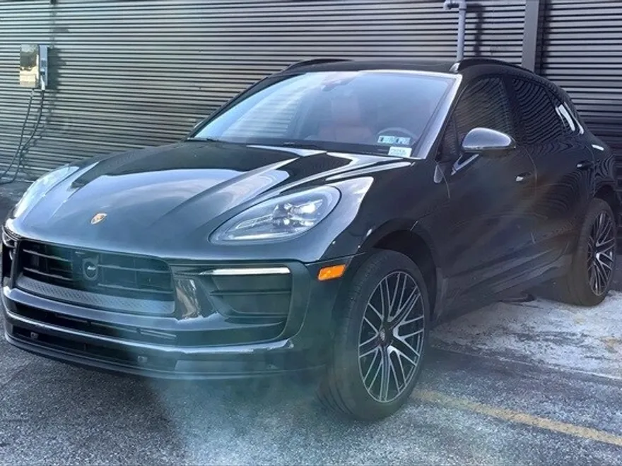 2025 Porsche Macan T photo 1