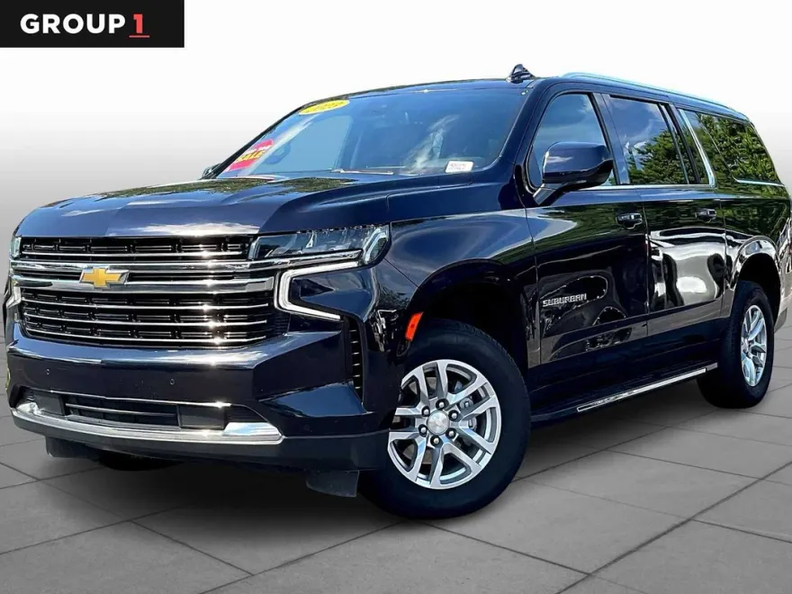 2023 Chevrolet Suburban LT photo 1