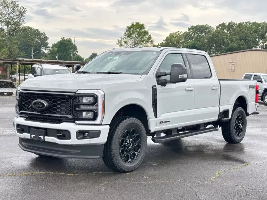 2025 Ford F-250 Lariat photo 1