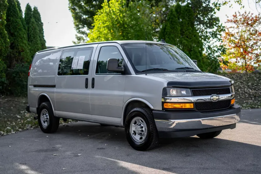 2019 Chevrolet Express 2500 Work Cargo Van photo 1