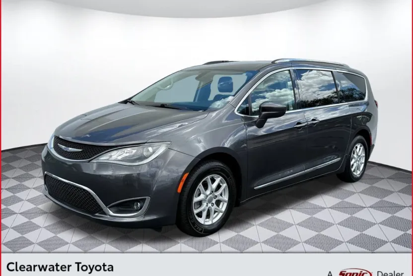 2020 Chrysler Pacifica Touring L photo 1