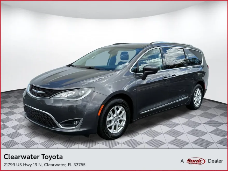 2020 Chrysler Pacifica Touring L photo 1