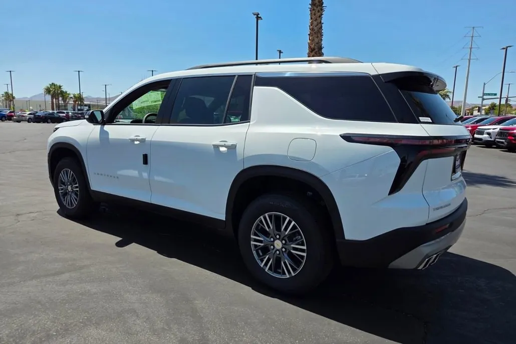 2025 Chevrolet Traverse photo 1