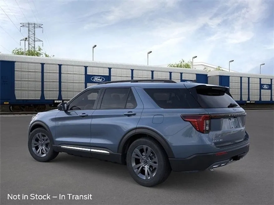 2025 Ford Explorer photo 1