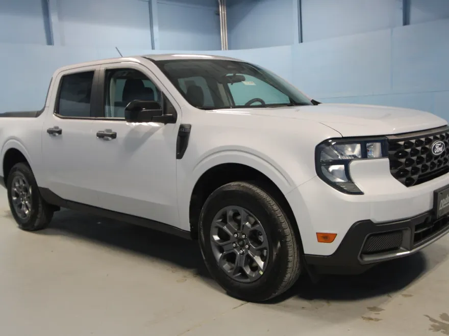 2025 Ford Maverick XLT photo 1