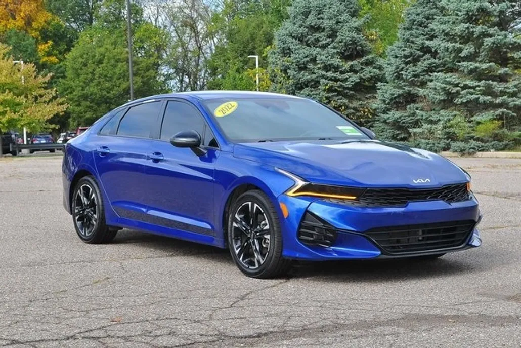 2022 Kia K5 GT-Line photo 1
