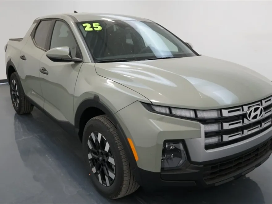 2025 Hyundai Santa Cruz SE photo 1