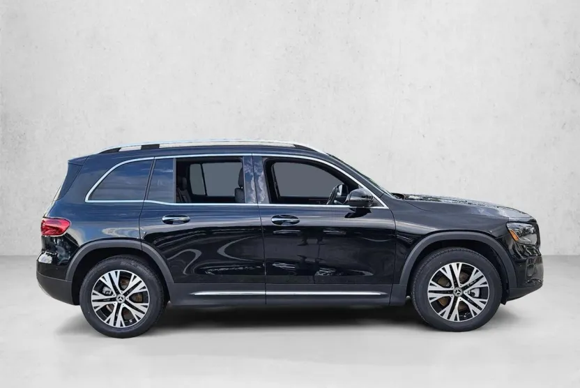 2025 Mercedes Benz GLB 250 photo 1