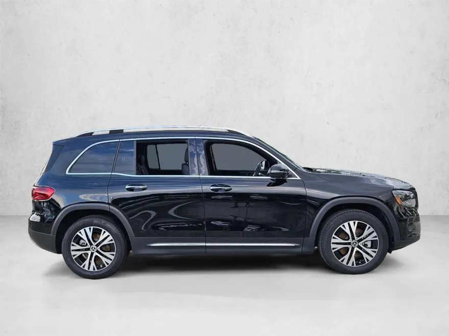 2025 Mercedes Benz GLB 250 photo 1