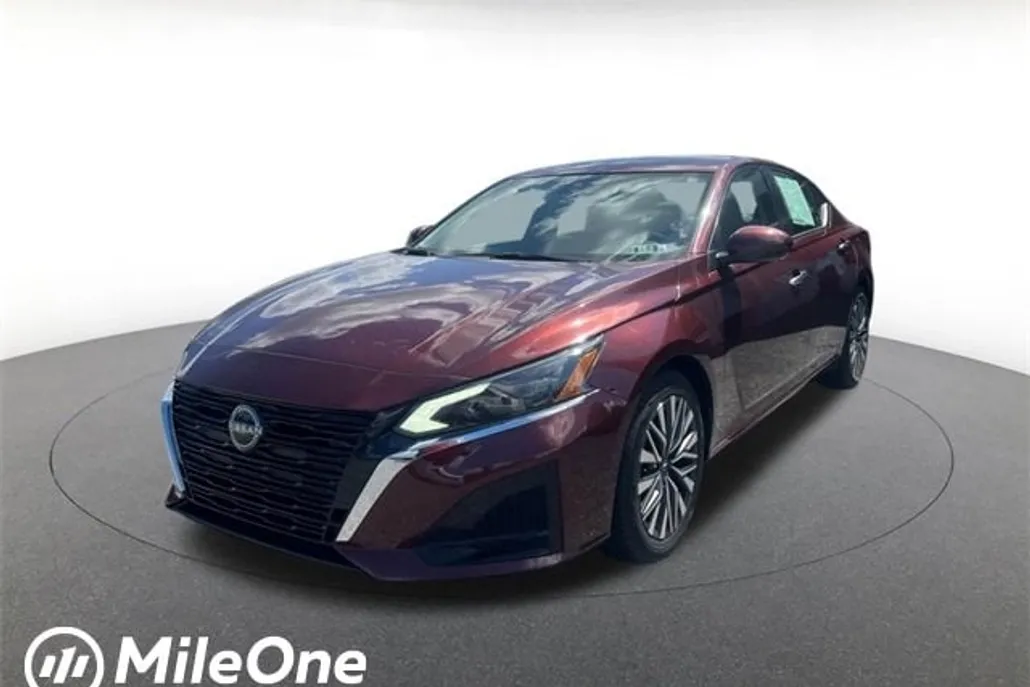2023 Nissan Altima 2.5 SV photo 1