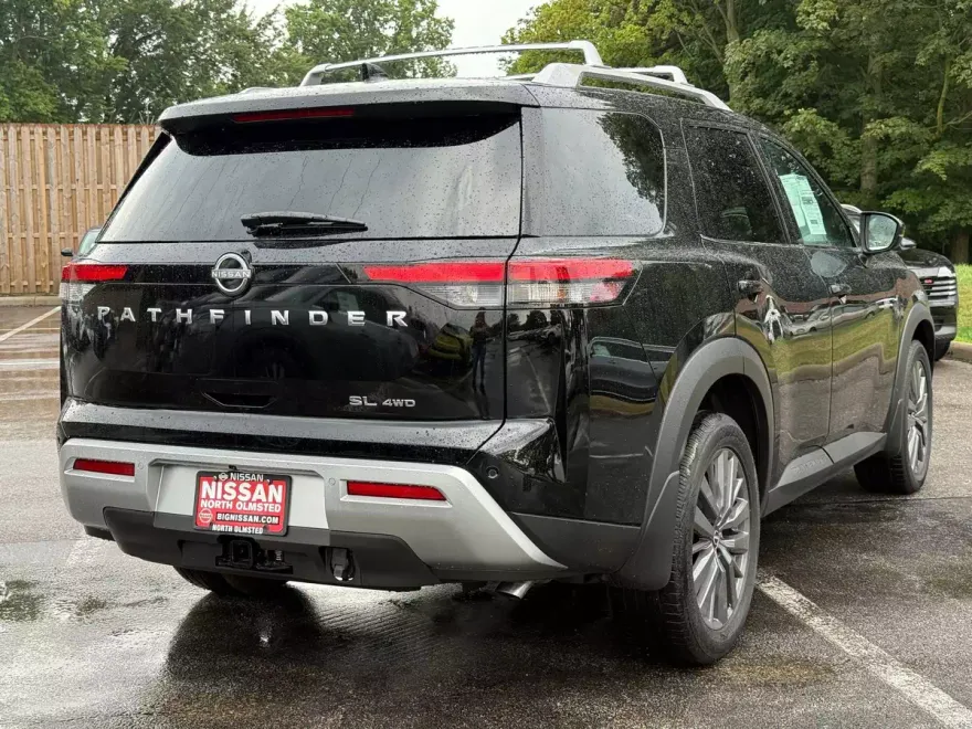 2025 Nissan Pathfinder SL photo 1