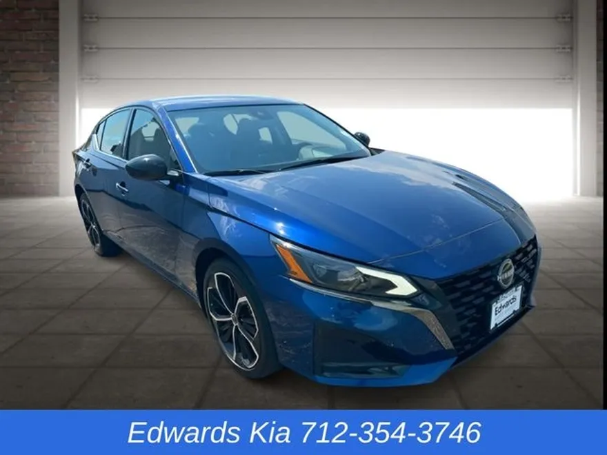 2024 Nissan Altima 2.5 SR photo 1