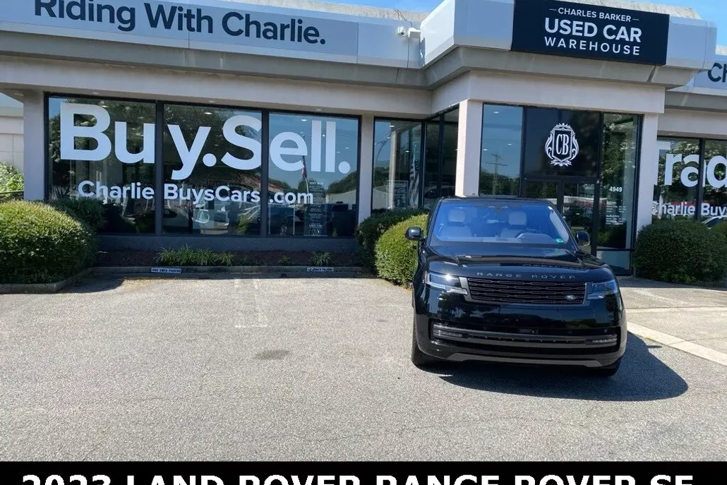2023 Land Rover Range Rover SE photo 1