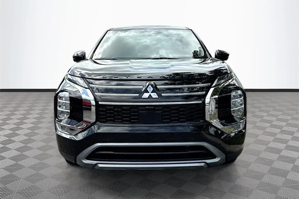 2025 Mitsubishi Outlander SE photo 1