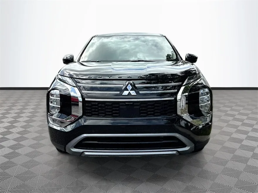 2025 Mitsubishi Outlander SE photo 1