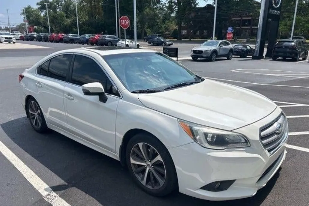 2016 Subaru Legacy 3.6R Limited photo 1