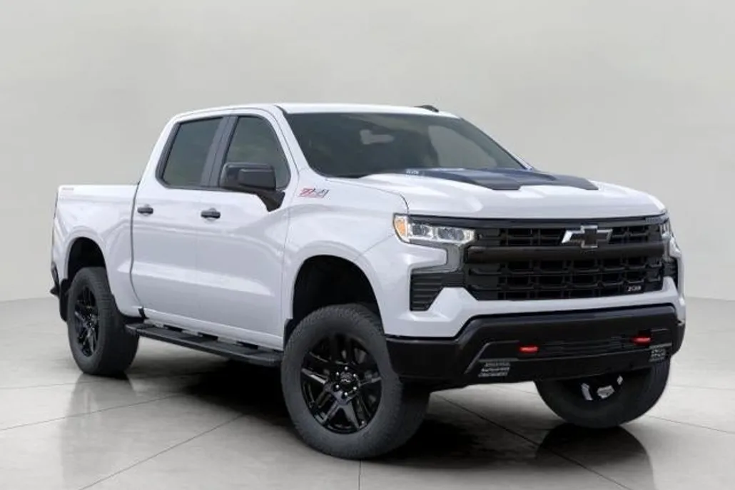 2026 Chevrolet Silverado Trail Boss LT photo 1