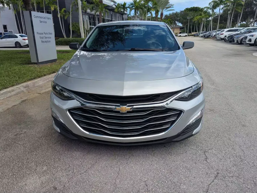 2021 Chevrolet Malibu LS photo 1