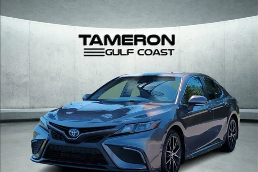2022 Toyota Camry Hybrid SE photo 1