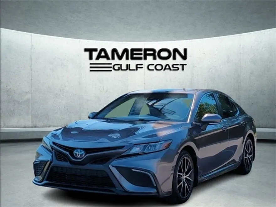 2022 Toyota Camry Hybrid SE photo 1