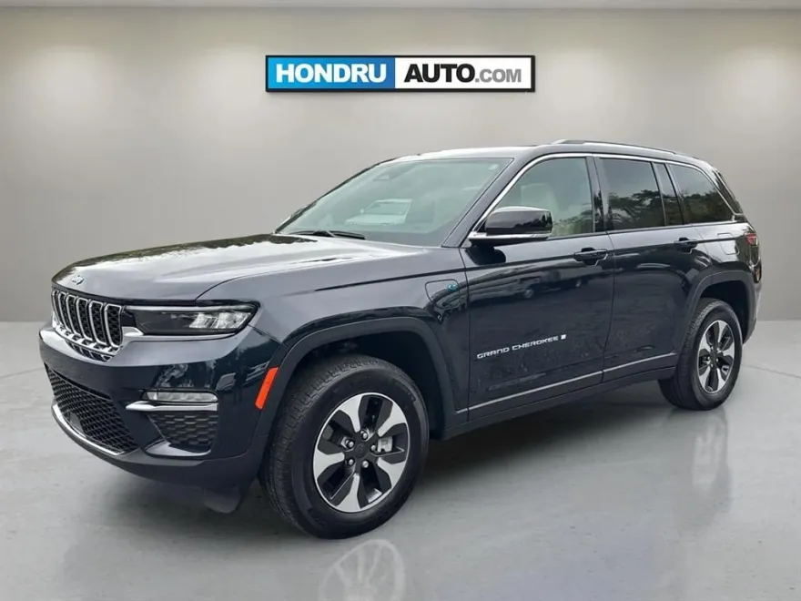 2023 Jeep Cherokee Base photo 1