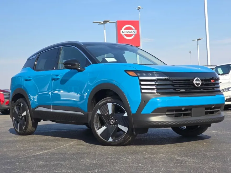 2025 Nissan Kicks SR photo 1