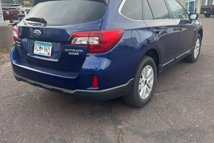 2016 Subaru Outback 2.5i Premium photo 1