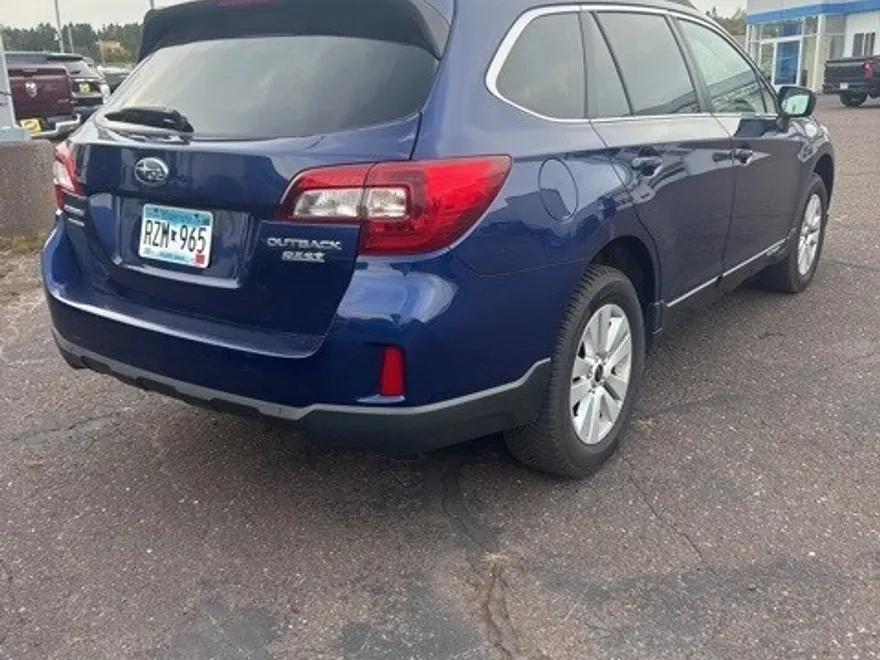 2016 Subaru Outback 2.5i Premium photo 1