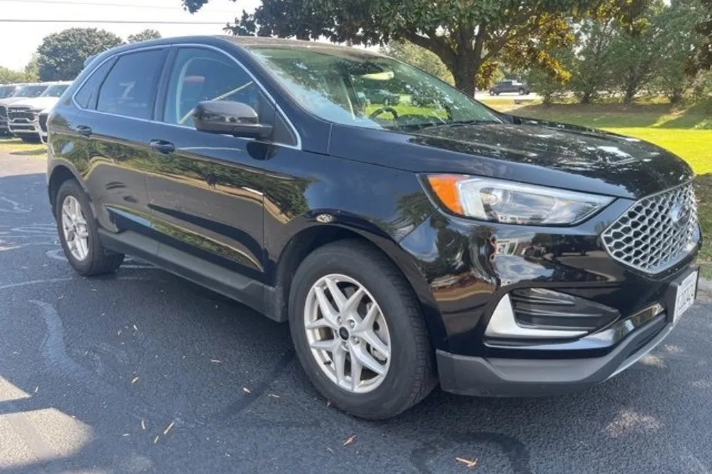 2023 Ford Edge SEL photo 1