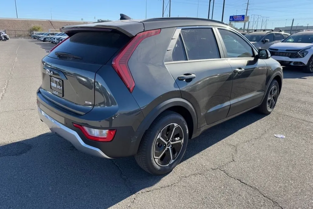 2025 Kia Niro EX photo 1