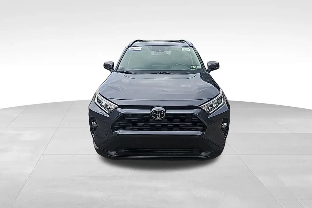 2020 Toyota RAV4 XLE photo 1