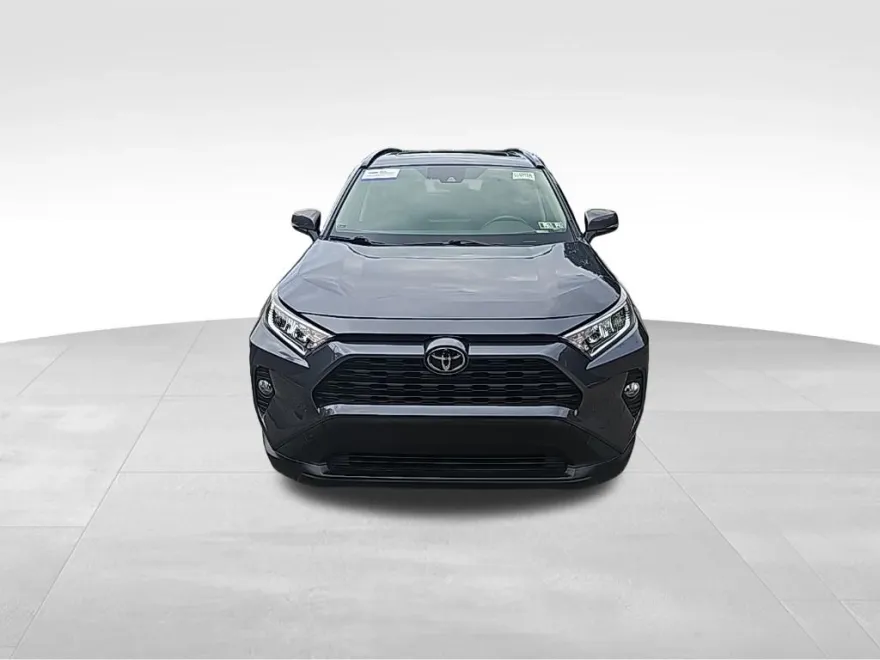 2020 Toyota RAV4 XLE photo 1