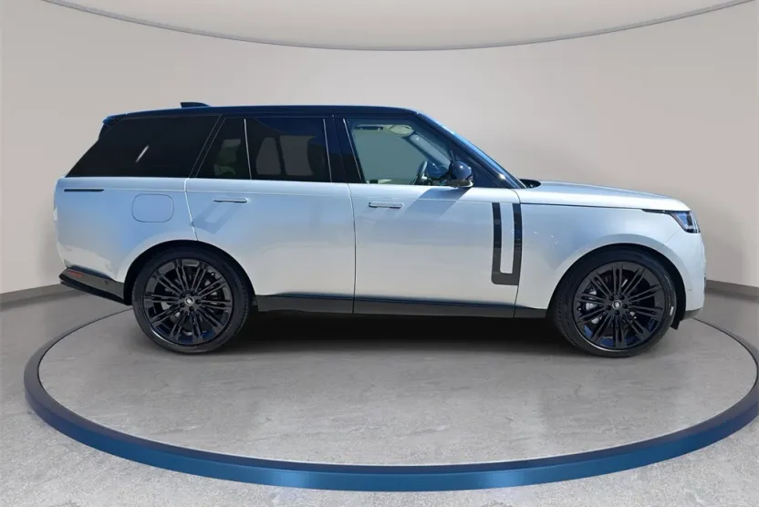2025 Land Rover Range Rover SE photo 1