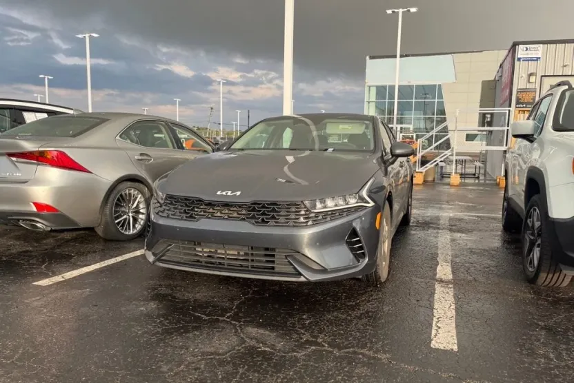 2023 Kia K5 LXS photo 1