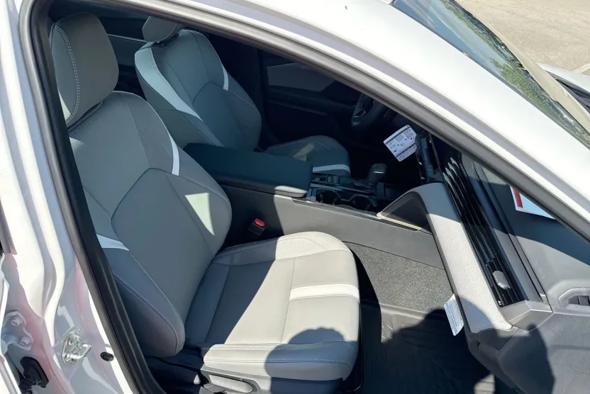 2025 Toyota Camry SE photo 1