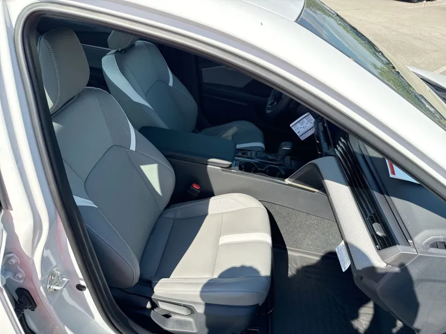 2025 Toyota Camry SE photo 1