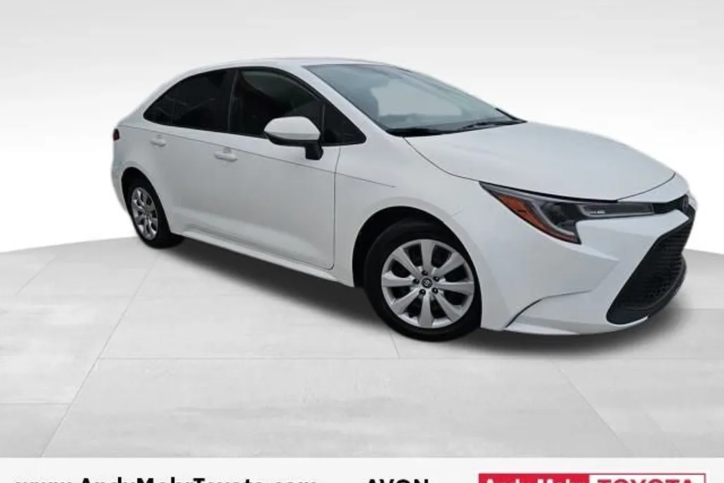 2021 Toyota Corolla LE photo 1