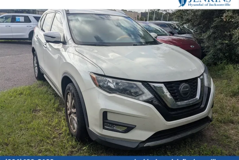 2018 Nissan Rogue SV photo 1