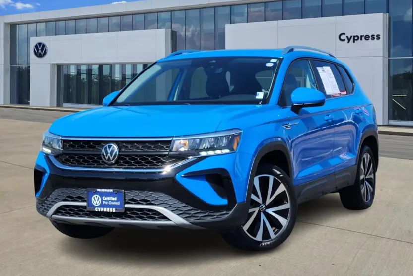 2023 Volkswagen Taos SE photo 1