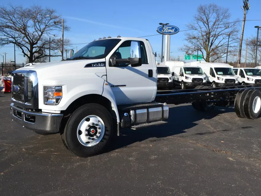 2026 Ford F-750 Regular Cab photo 1