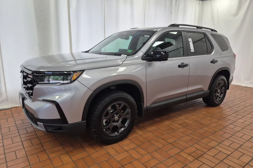 2025 Honda Pilot TrailSport photo 1