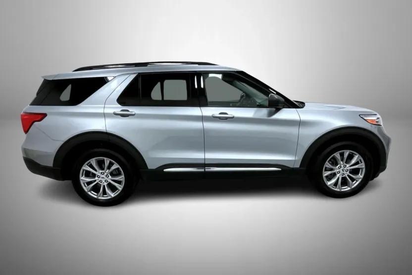 2022 Ford Explorer XLT photo 1